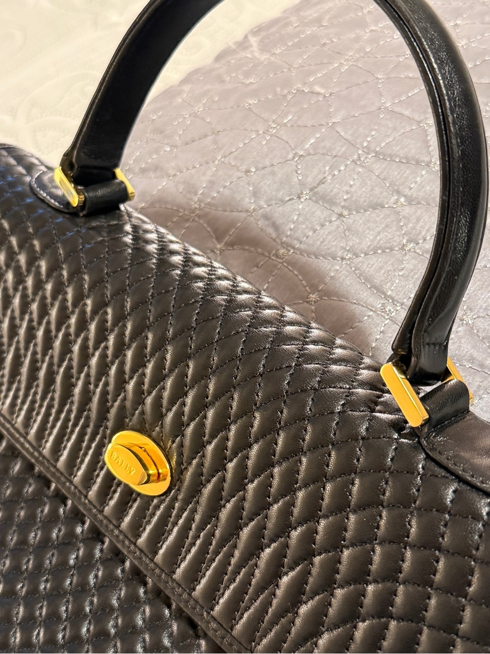 BALLY Women’s Vintage Quilted Black Leather Top Handle Purse Gold Turnlock NEW - Picture 7 of 16